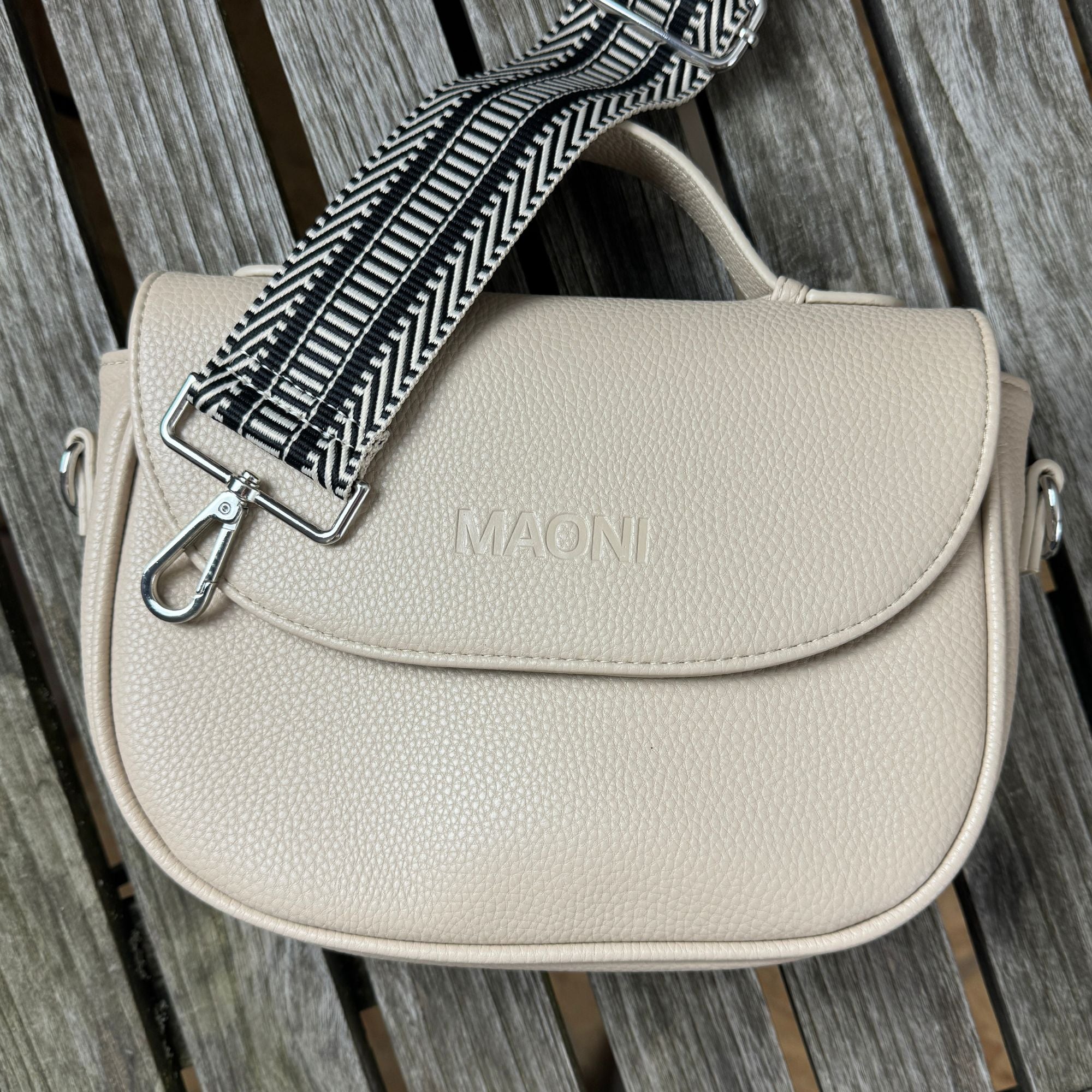 Halfmoon Tasche mit schwarz beige Gurt